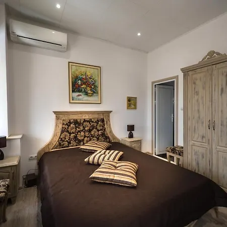 Maximus Hotel